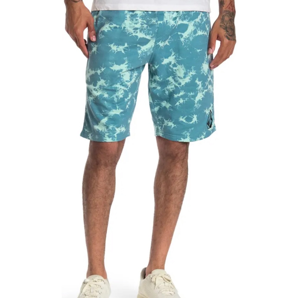 Vamo Fleece Shorts
VOLCOM color :chl